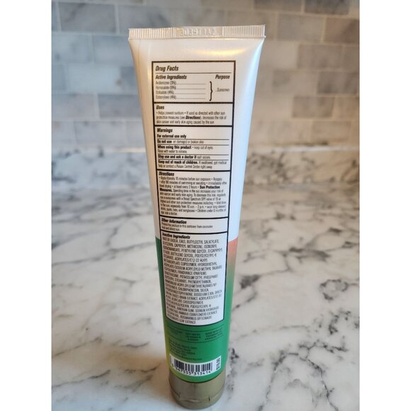 Bath & Body Works Waikiki Beach Coconut SPF 20 Sunscreen Lotion 6 Fl Oz - Picture 2 of 4